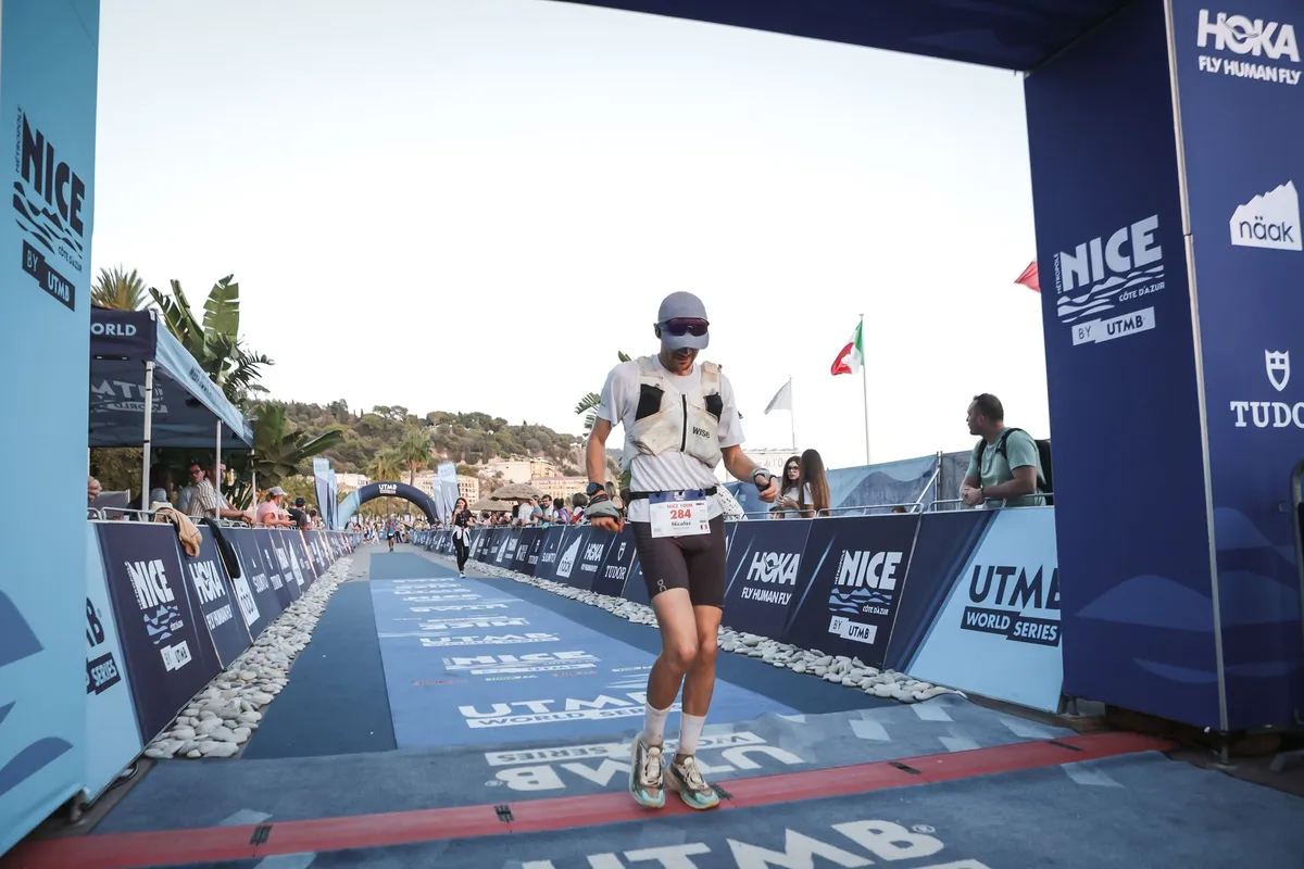Nicolas Goullet de Rugy sur la ligne d’arrivée du 100 miles de l’UTMB Nice